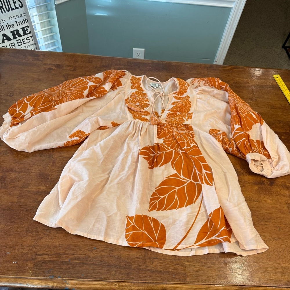 Women’s Mille Resort & Travel Charlie top in Hanalei cream orange blouse size M